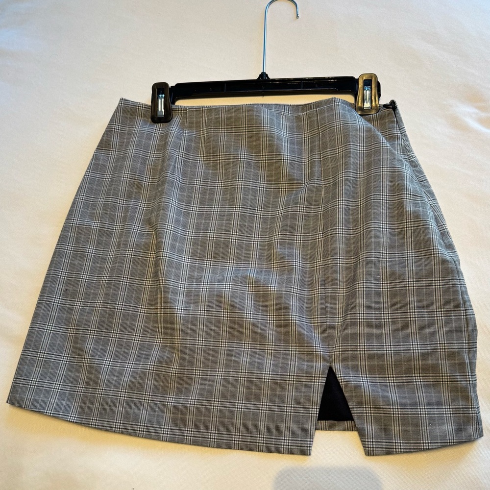 WAYF Grey Plaid Mini Skirt – Size M